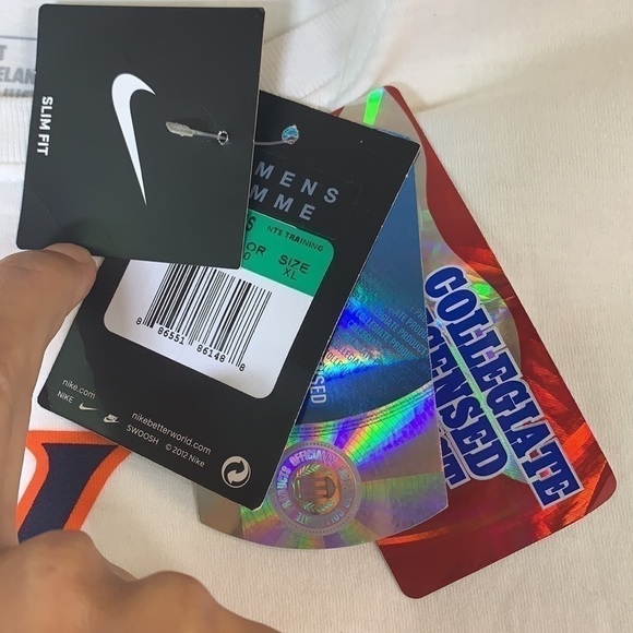 NWT. Nike Slimfit  100% Cotton Long Sleeve  Graphic Top Women’s-XL. - Picture 3 of 6